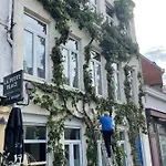 La Petite Place De La Porte De Gand *