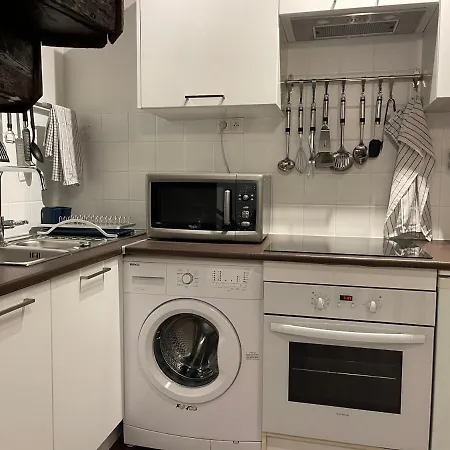 La Petite Place De La Porte De Gand * Lila