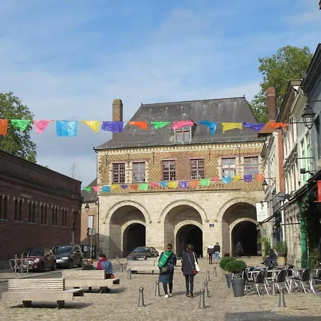 La Petite Place De La Porte De Gand *
