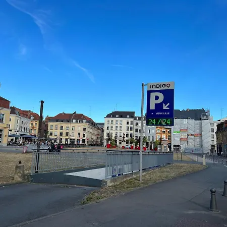 La Petite Place De La Porte De Gand Lille